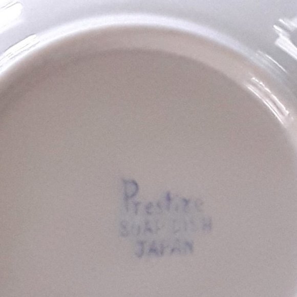 FREE upon request w/$10+ PURCHASE! Gilded Scallop Ceramic Dish - Picture 2 of 3